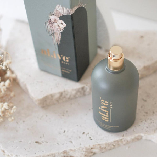 al.ive body BLACKCURRANT & CARIBBEAN WOOD ROOM SPRAY - Fig & Little