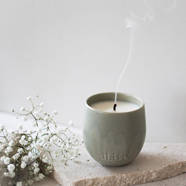al.ive body BLACKCURRANT & CARIBBEAN WOOD SOY CANDLE - Fig & Little