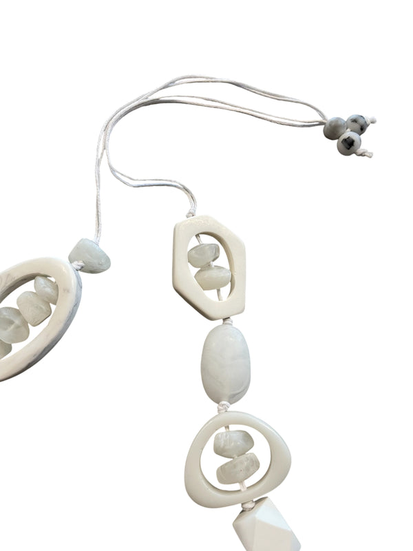 Resin oval necklace White and Marble