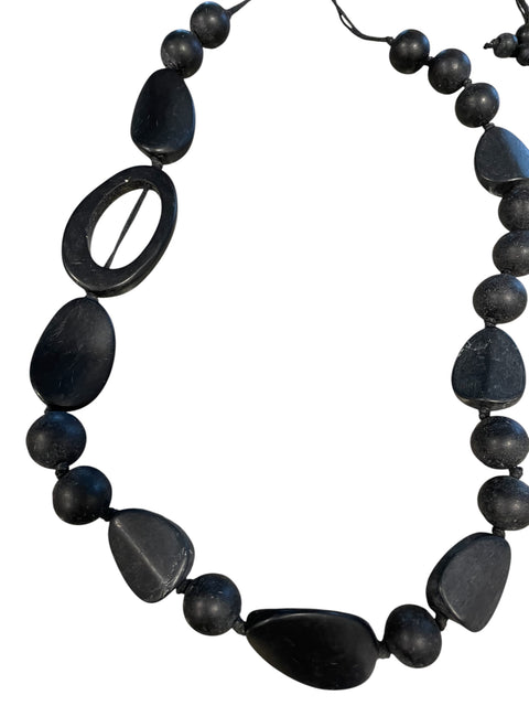Resin oval necklace Black