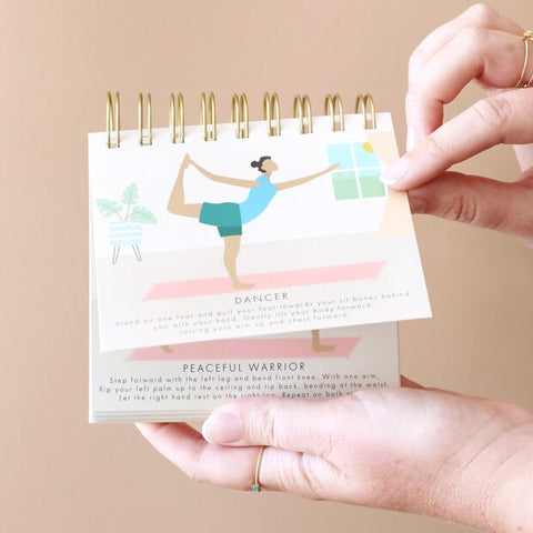 Lisa Angel- Daily Yoga Poses Desktop Flip Chart